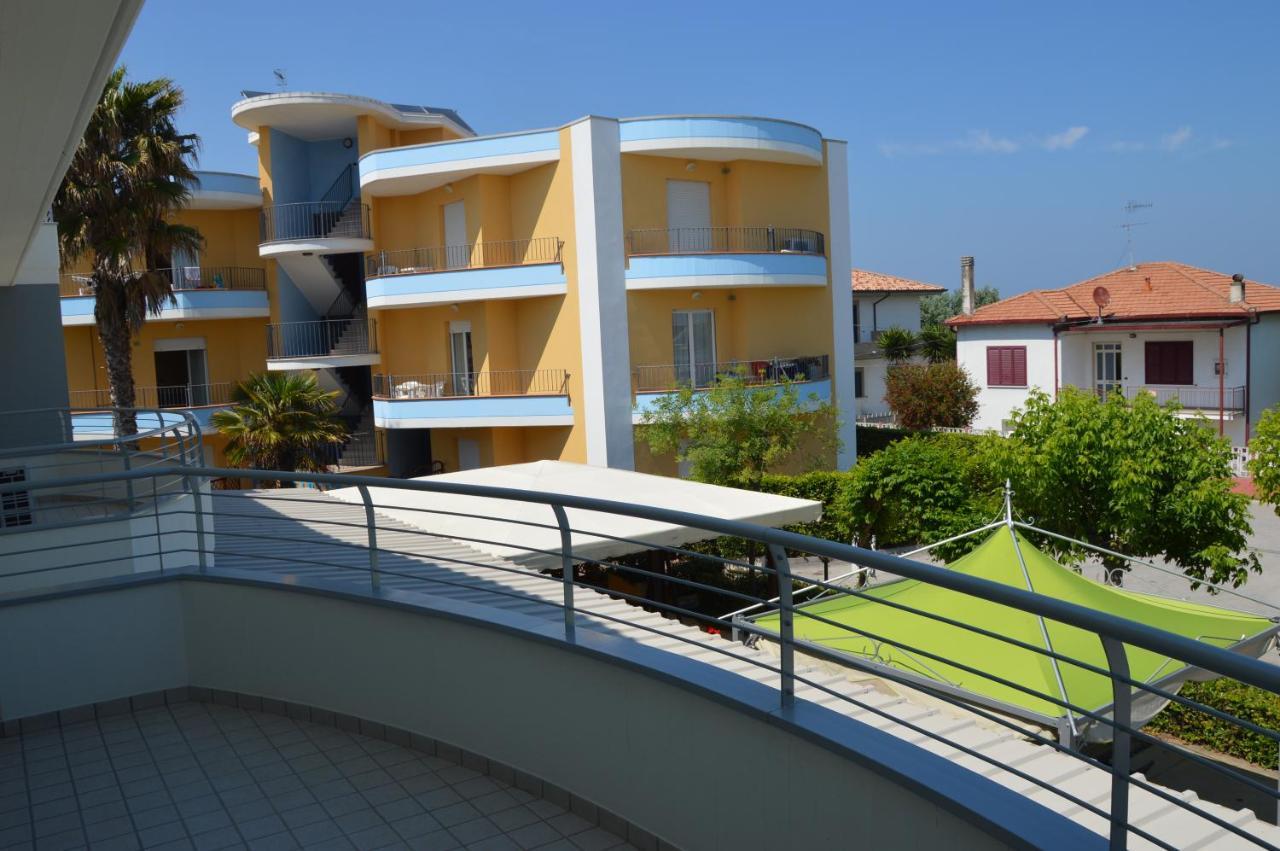 Residence Il Triangolo Roseto Degli Abruzzi Esterno foto