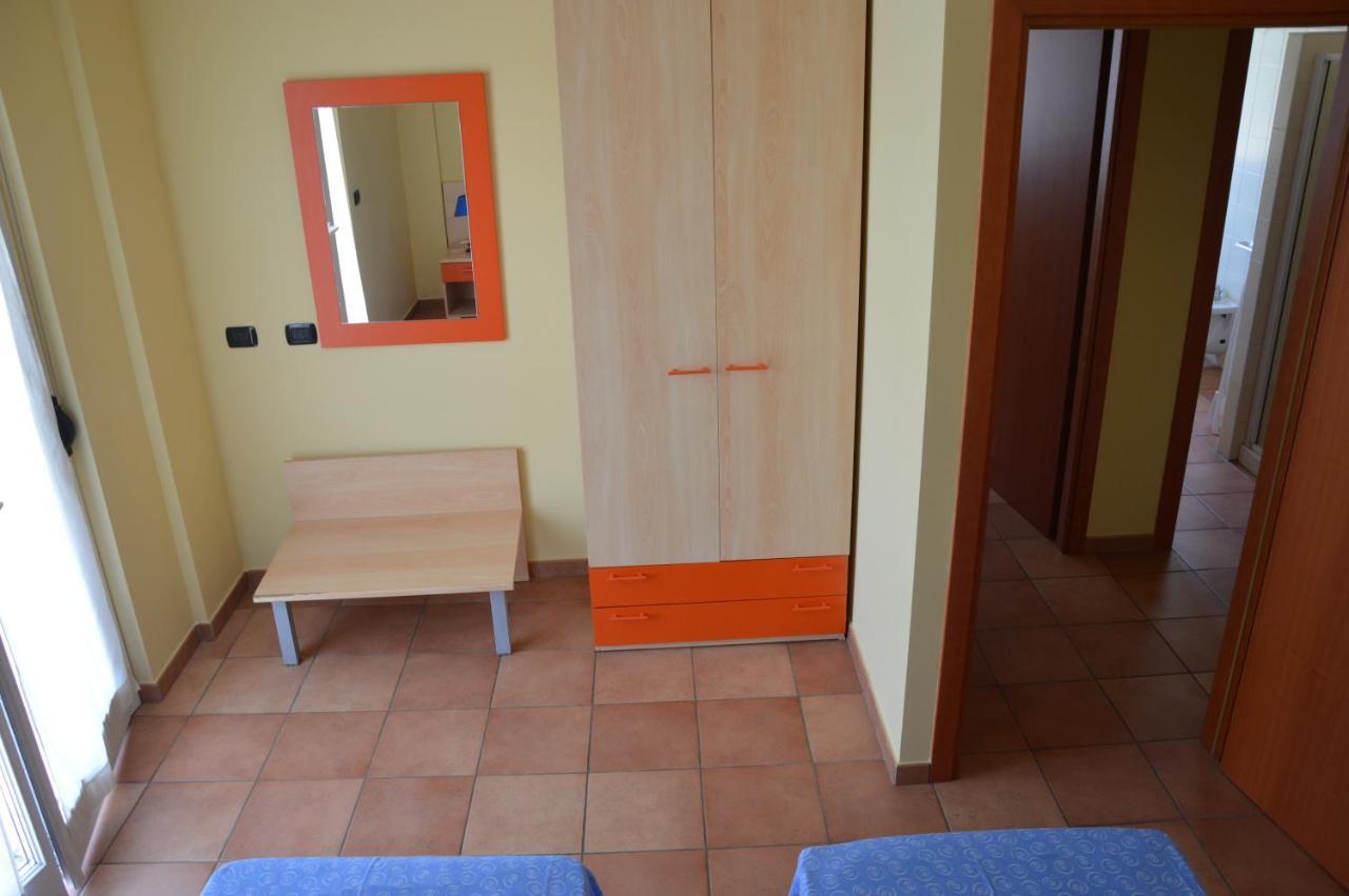 Residence Il Triangolo Roseto Degli Abruzzi Esterno foto