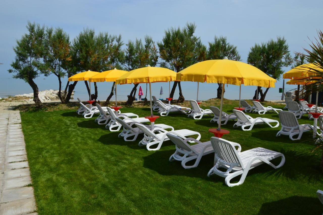 Residence Il Triangolo Roseto Degli Abruzzi Esterno foto