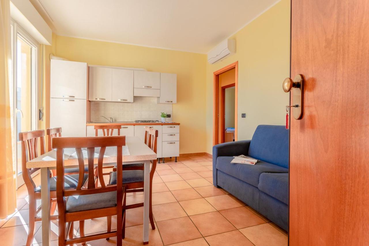 Residence Il Triangolo Roseto Degli Abruzzi Esterno foto