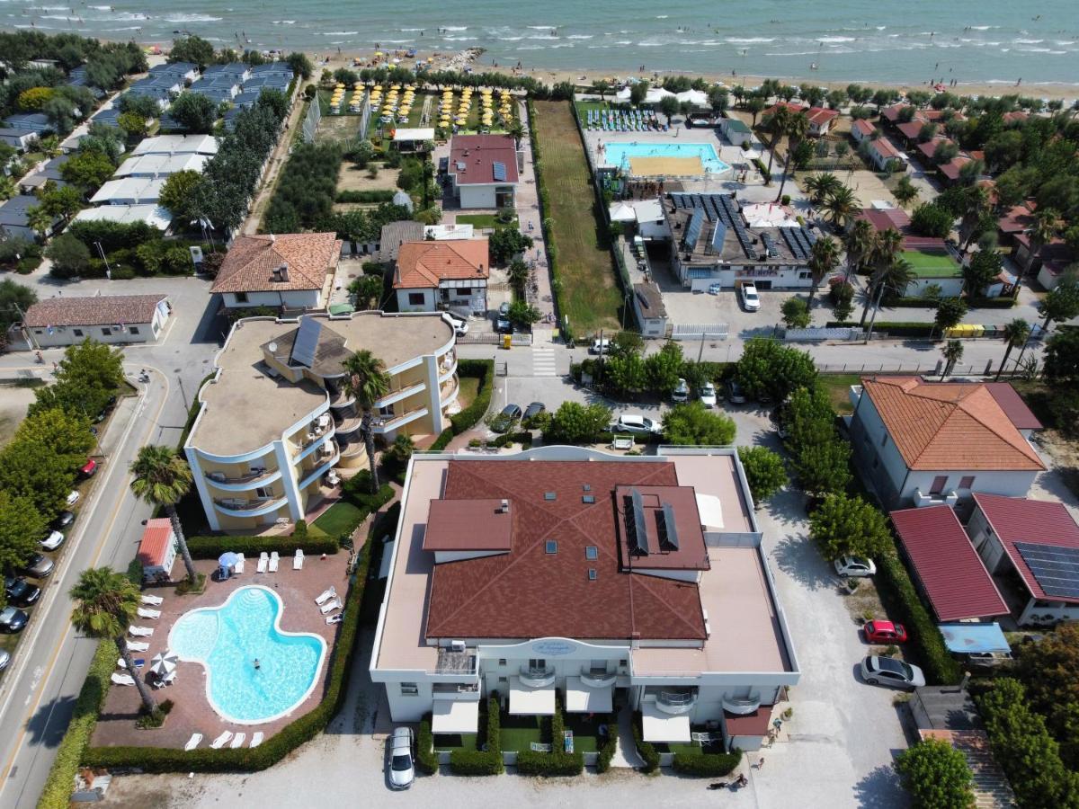 Residence Il Triangolo Roseto Degli Abruzzi Esterno foto