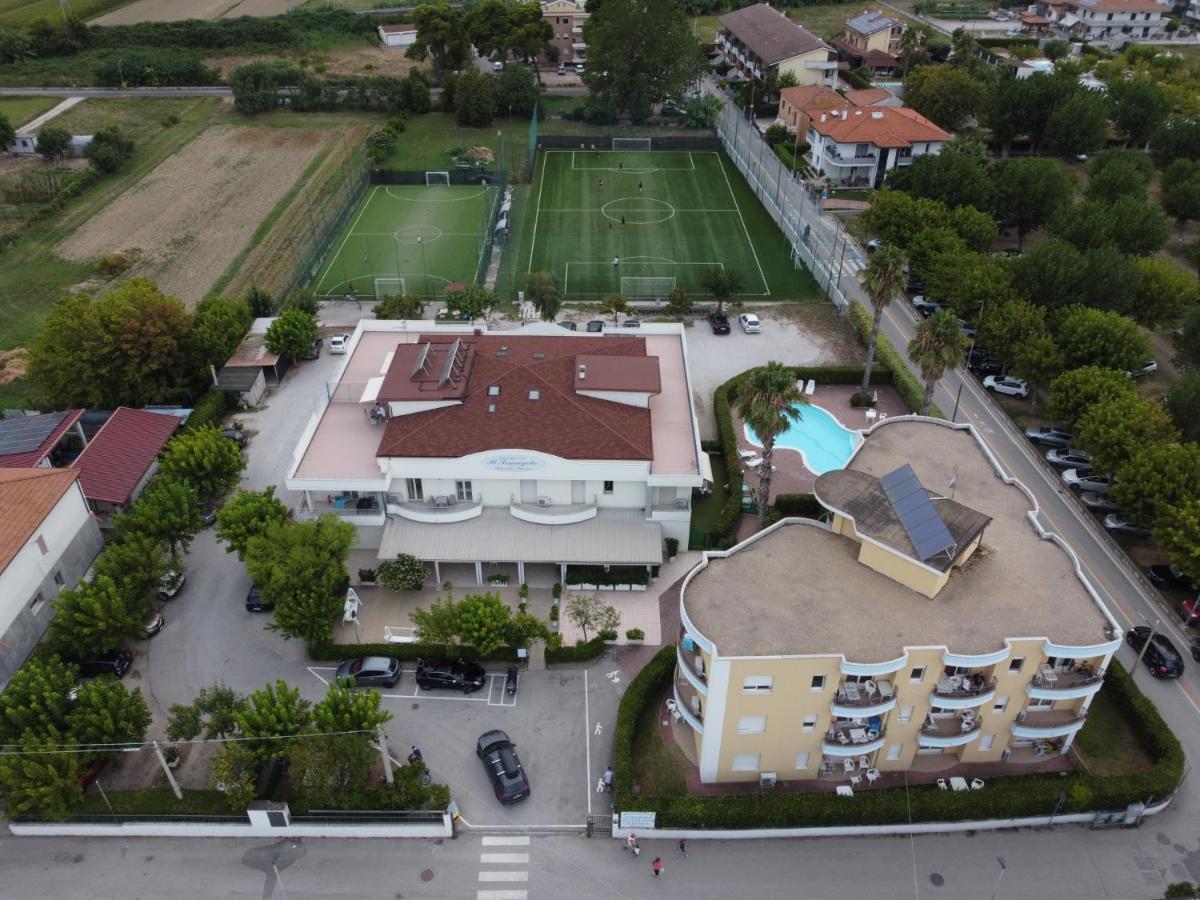 Residence Il Triangolo Roseto Degli Abruzzi Esterno foto