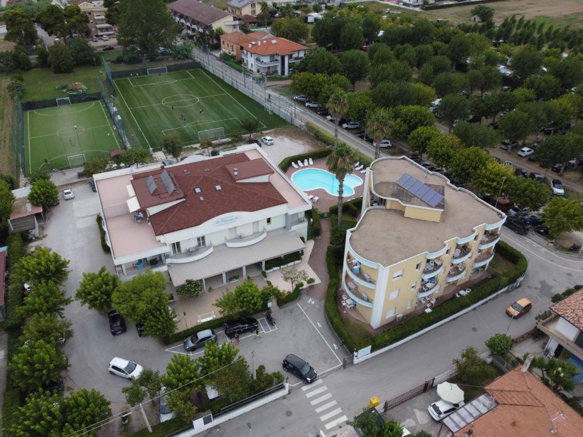 Residence Il Triangolo Roseto Degli Abruzzi Esterno foto