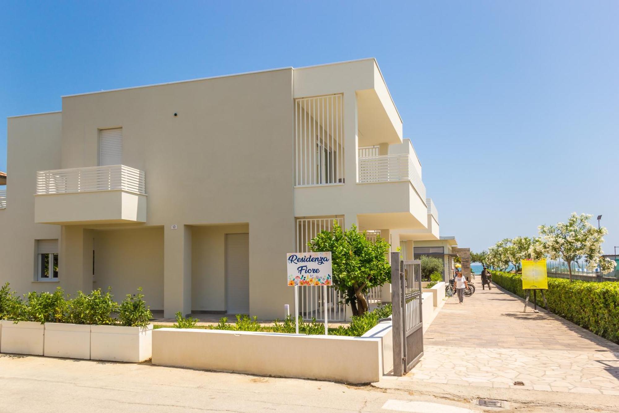 Residence Il Triangolo Roseto Degli Abruzzi Esterno foto