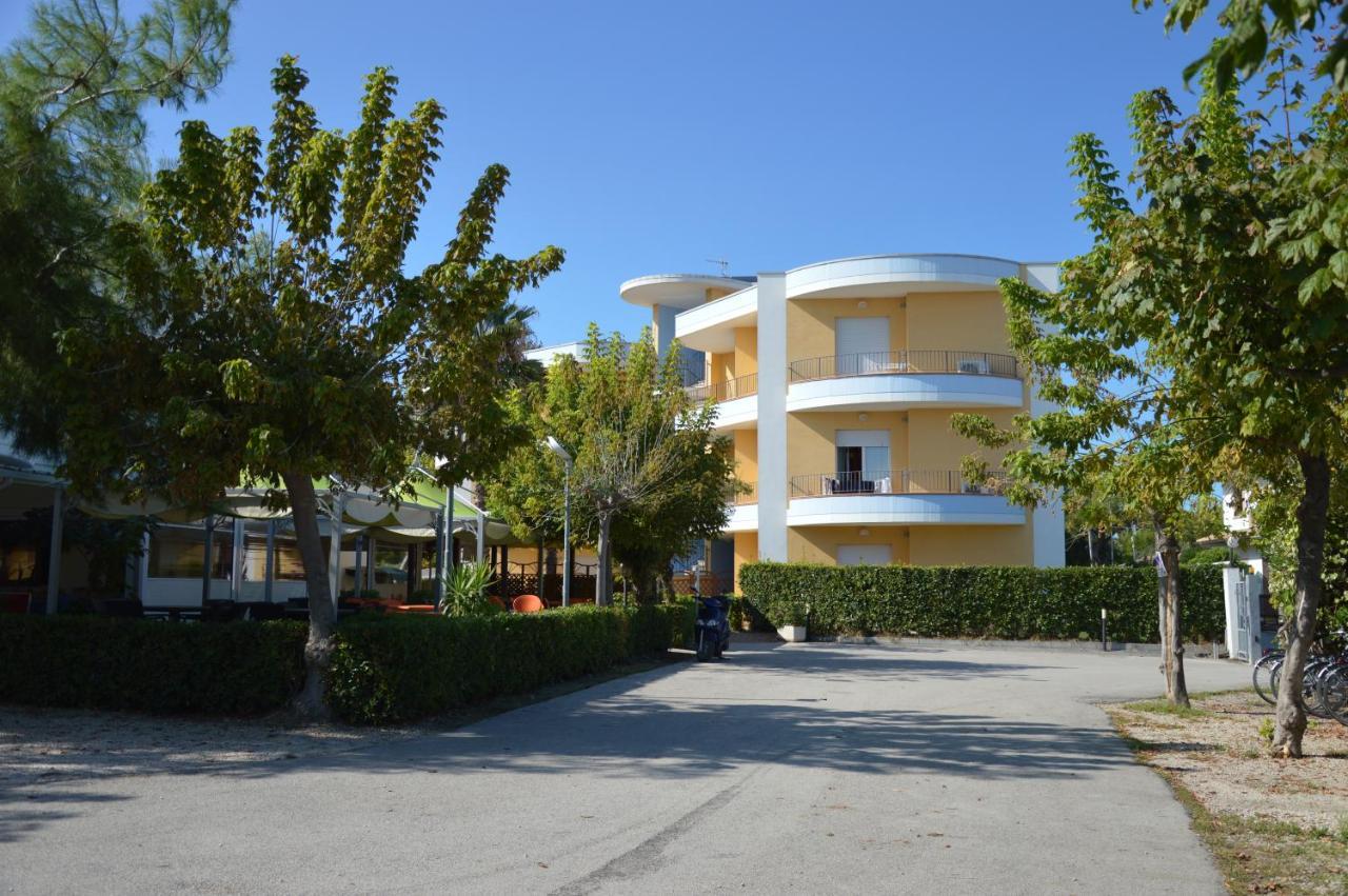 Residence Il Triangolo Roseto Degli Abruzzi Esterno foto