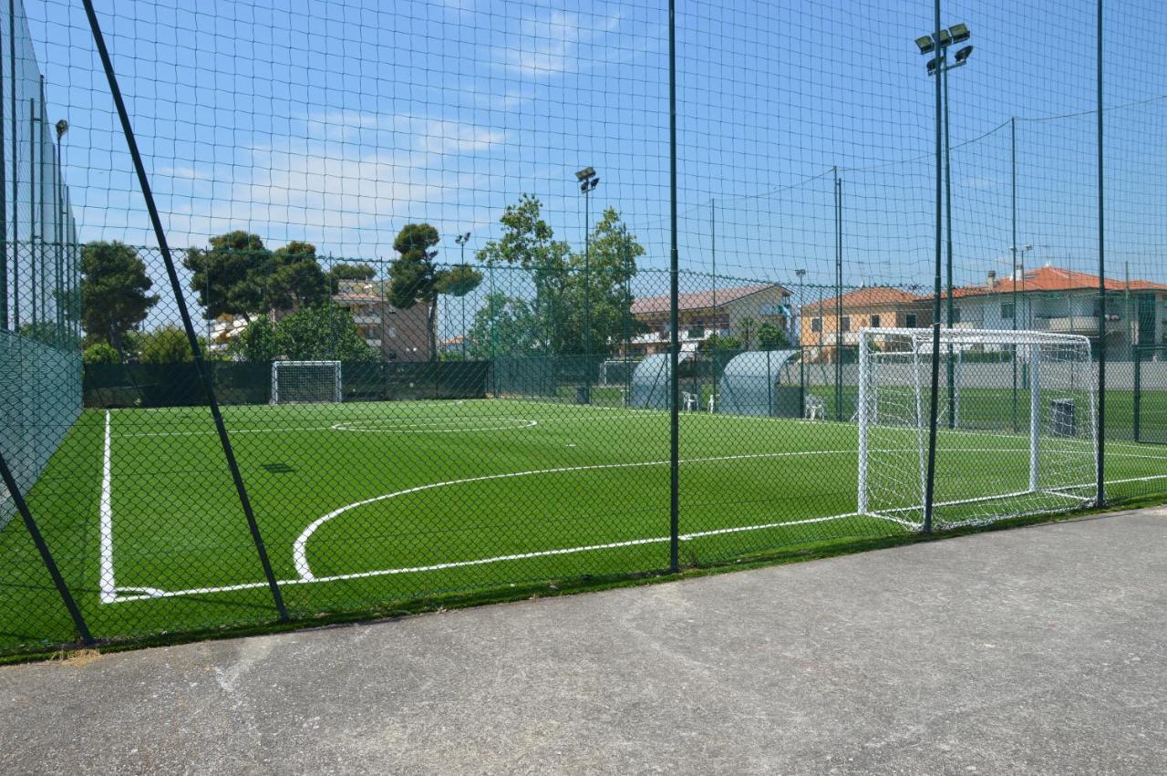 Residence Il Triangolo Roseto Degli Abruzzi Esterno foto