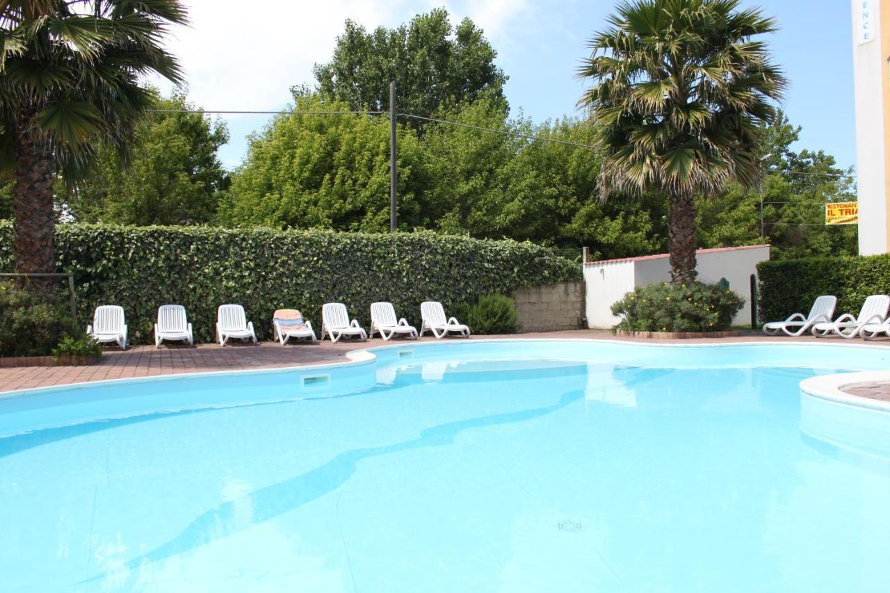 Residence Il Triangolo Roseto Degli Abruzzi Esterno foto