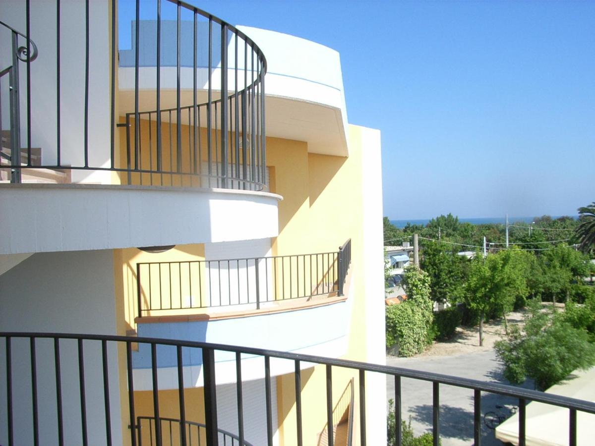 Residence Il Triangolo Roseto Degli Abruzzi Esterno foto